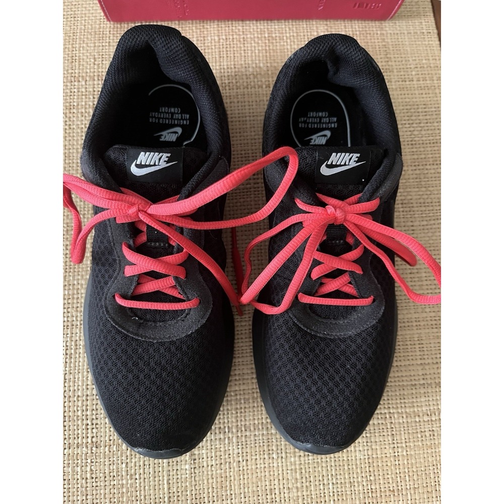 Nike Women's Size 8 Tanjun VH2 Comfort Sneakers